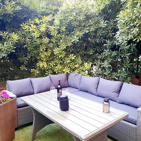 Split Symphony Veranda: Modern, New Apartment 외부 사진